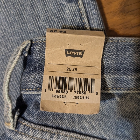 Levis 90s Mom Jeans - Picture 2 of 4